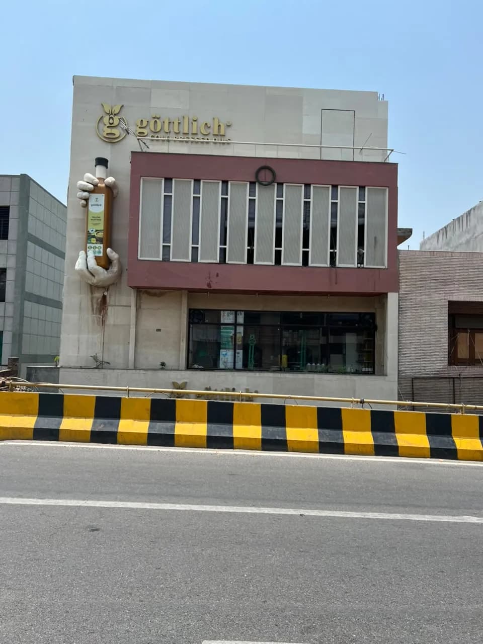 The Göttlich cold pressed oils store in New Delhi, with a giant mustard oil bottle on its facade
